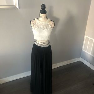 Top with skirt black and white set